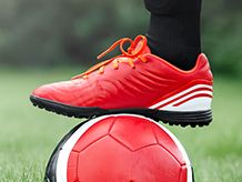 Футбольні черевики для штучного покриття