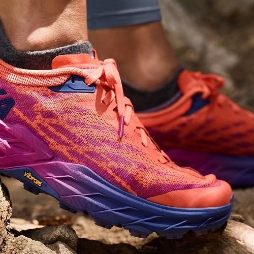 Кросівки для бігу жіночі HOKA Speedgoat 5 помаранчеві 1123158-FFCM
