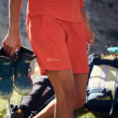 Шорти трекінгові жіночі Jack Wolfskin Hilltop Trail помаранчеві 1505462