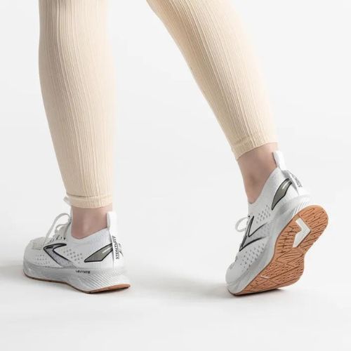 Кросівки для бігу жіночі Brooks Levitate StealthFit 6 white/bran