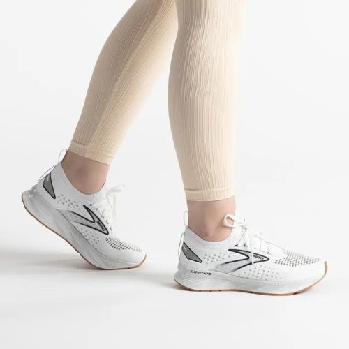 Кросівки для бігу жіночі Brooks Levitate StealthFit 6 white/bran