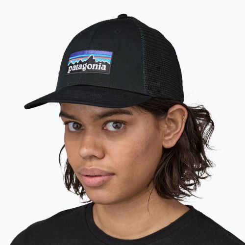 Бейсболка Patagonia P-6 Logo LoPro Trucker black