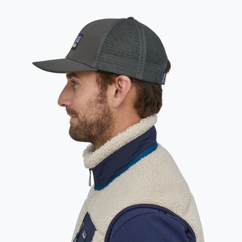 Бейсболка Patagonia P-6 Logo Trucker forge grey