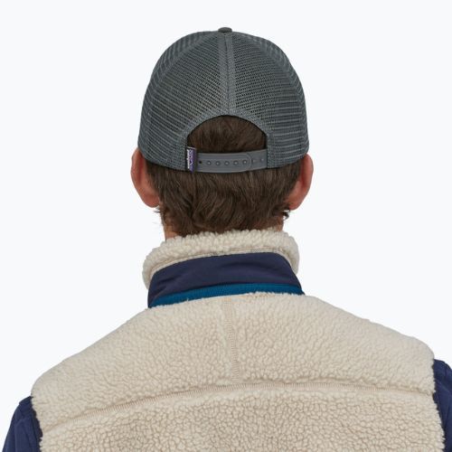 Бейсболка Patagonia P-6 Logo Trucker forge grey