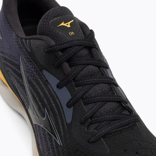 Чоловічі бігові кросівки Mizuno Wave Sky 6 чорний / пасати / золотий ф'южн