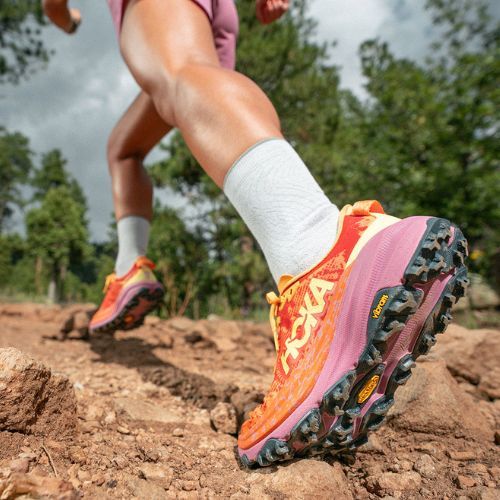 Кросівкі для бігу жіночі HOKA Speedgoat 6 sherbet/beet root