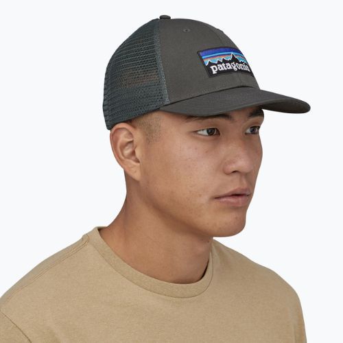 Бейсболка Patagonia P-6 Logo LoPro Trucker кузня сіра