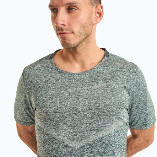 Футболка для бігу чоловіча Nike Dri-Fit Rise 365 vintage green/heather