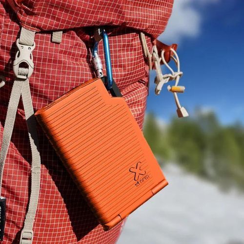 Повербанк сонячний Xtorm Super Charger 10000 мАг 20W чорний