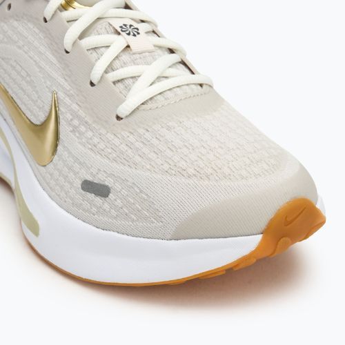 Кросівки для бігу жіночі Nike Journey Run phantom/sail/gum light brown/neutral olive