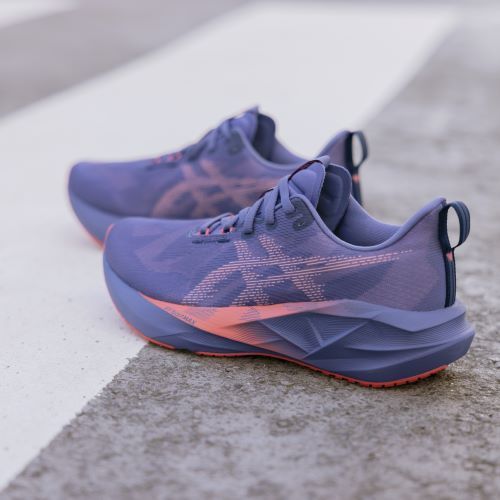 Кросівки для бігу жіночі ASICS Novablast 5 breeze/white