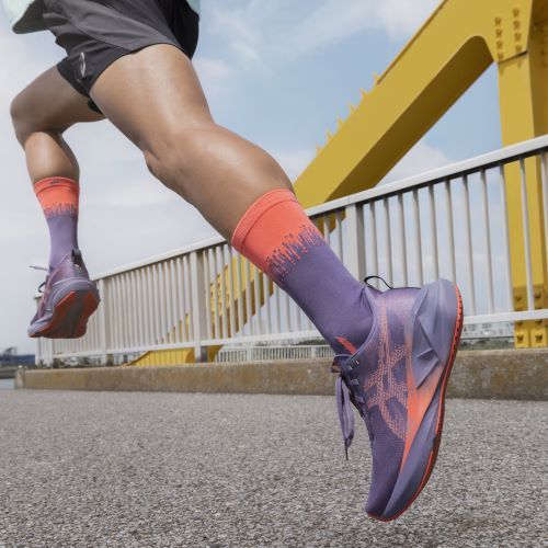 Кросівки для бігу жіночі ASICS Novablast 5 midnight/breeze