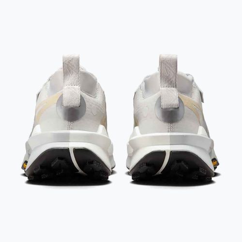 Кросівки для бігу жіночі Nike Zegama 2 vast grey/sanddrift/summit white/black