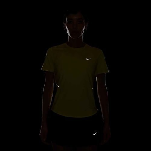 Футболка для бігу жіноча Nike Swift Dri-Fit light zitron