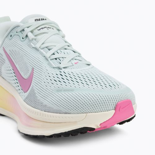 Кросівки для бігу жіночі Nike Vomero 18 barely grey/pale ivory/cannon/playful pink