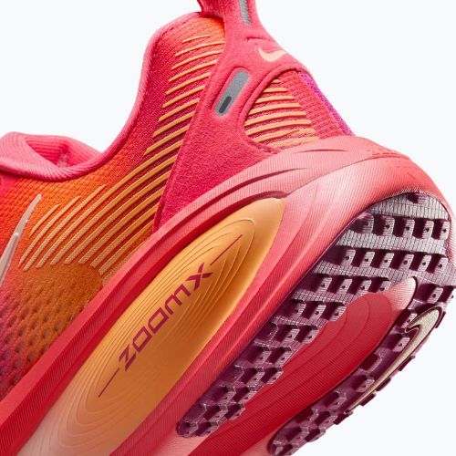 Кросівки для бігу жіночі Nike Vomero 18 SE ember glow/sweet beet/marrakesh/washed coral