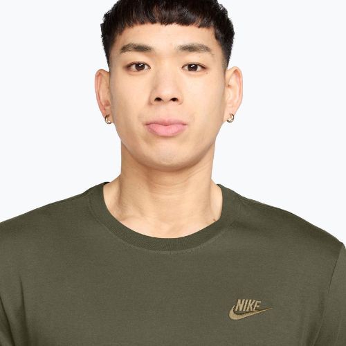 Футболка чоловіча Nike Sportswear Club medium olive/parachute beige