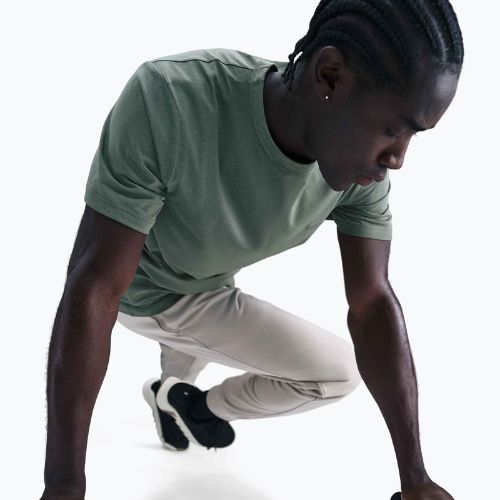 Футболка чоловіча Nike Dri-Fit UV Hyverse clay green/clay green