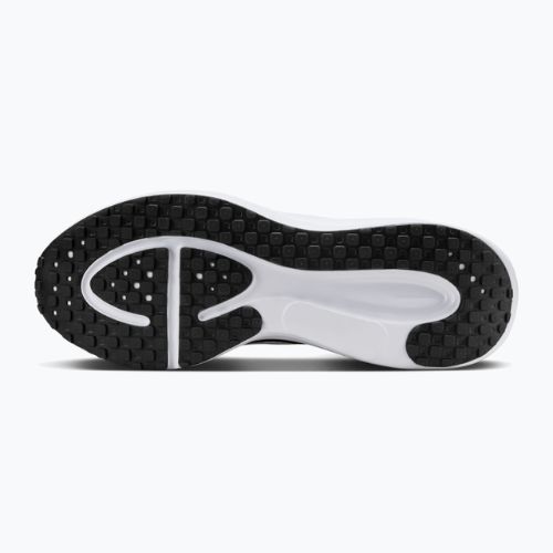 Чоловічі бігові кросівки Nike Revolution 8 black/black/white