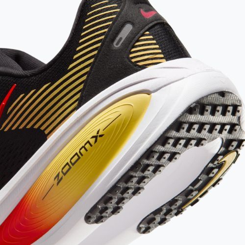 Чоловічі бігові кросівки Nike Vomero 18 black/light crimson/bright crimson