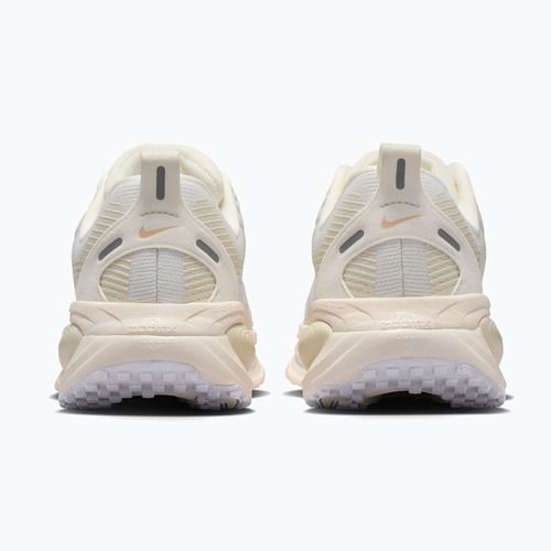 Кросівки для бігу жіночі Nike Vomero 18 ESS summit white/chalk/sea glass/white
