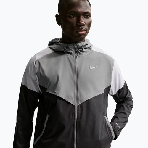Куртка для бігу чоловіча Nike Impossibly Light Windrunner smoke grey/wolf grey/black
