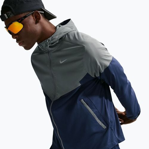 Куртка для бігу чоловіча Nike Impossibly Light Windrunner smoke grey/smoke grey/midnight navy