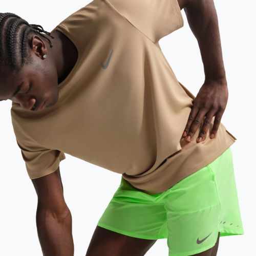 Чоловічі бігові шорти Nike Stride Dri-Fit Brief-Lined 7" lime blast