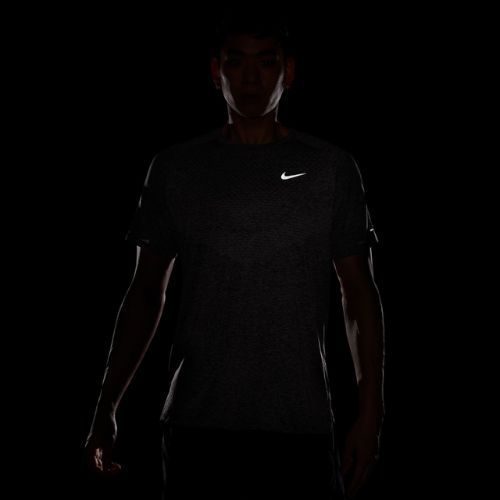 Чоловіча бігова футболка Nike Stride ADV light violet ore