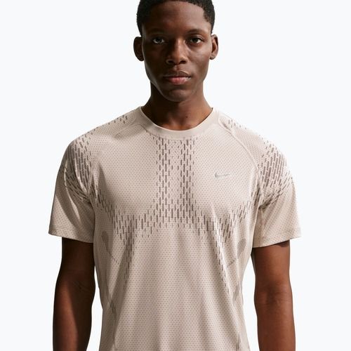 Футболка для бігу чоловіча Nike Stride Dri-Fit ADV cream li/mink brown
