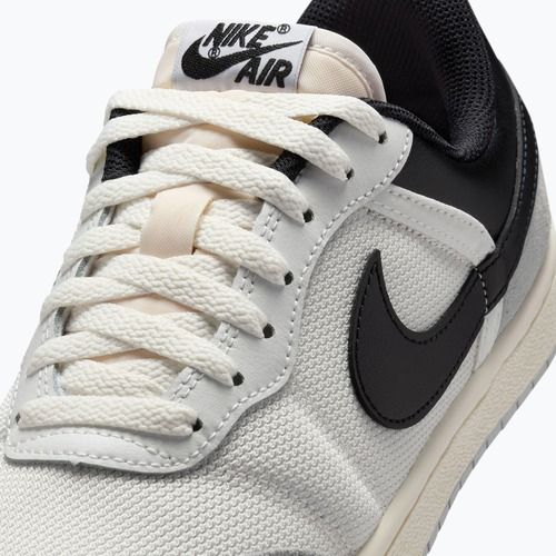 Жіноче взуття Air Jordan Skyline Low summit white/light smoke grey/sail/black