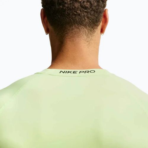 Лонгслів для тренувань чоловічий Nike Pro Dri-Fit Tight Fitness light liquid lime/black