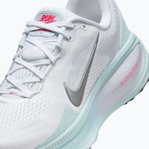 Кросівки для бігу жіночі Nike Vomero 18 white/glacier blue/metallic silver