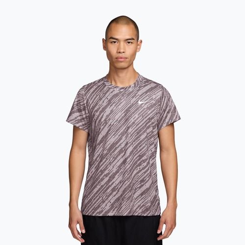 Футболка тенісна чоловіча Nike Court Dri-Fit Victory Print platinum violet/white