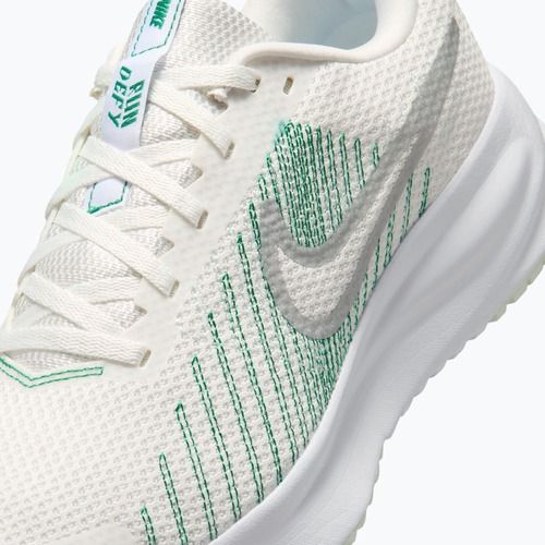 Кросівки для бігу жіночі Nike Run Defy summit white/white/metallic silver