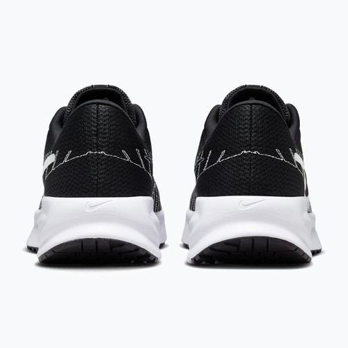 Кросівки для бігу чоловічі Nike Run Defy black/white