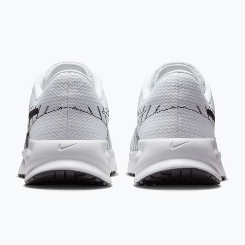 Кросівки для бігу чоловічі Nike Run Defy white/black