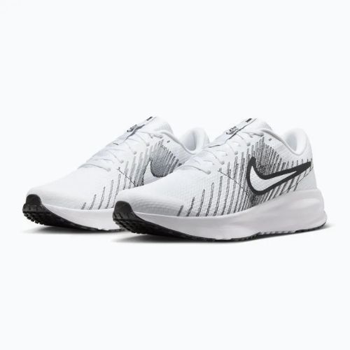 Кросівки для бігу чоловічі Nike Run Defy white/black