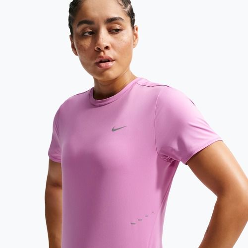 Футболка для бігу жіноча Nike Swift Dri-Fit light magenta