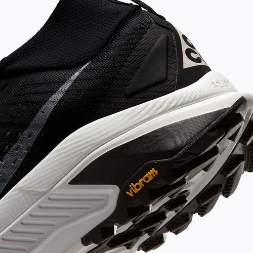 Чоловічі бігові кросівки Nike ACG Zegama Trail чорний/яскраво-помаранчевий/білий summit