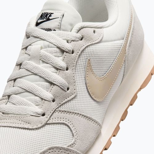 Взуття жіноче Nike MD Runner 2 SE coconut milk/black/linen/sail