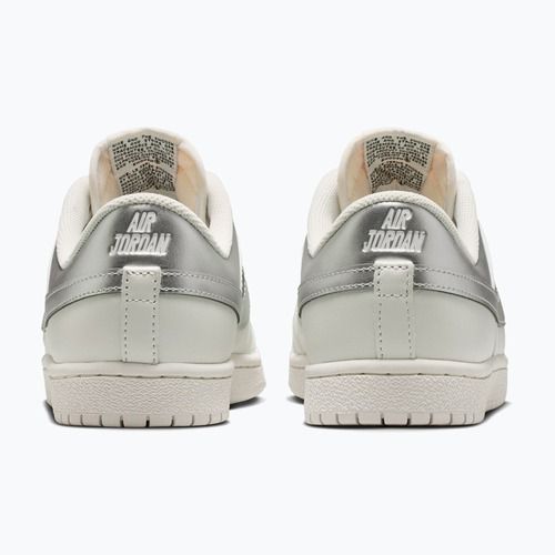 Взуття жіноче Nike Air Jordan Skyline Low swan/black/metallic silver