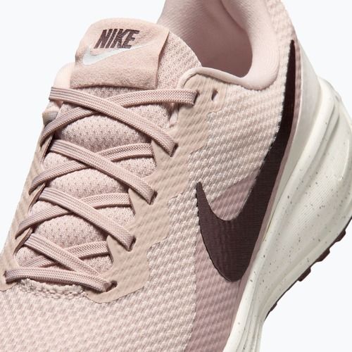 Кросівки для бігу жіночі Nike Revolution 8 SE silt red/white-particle rose-tattoo