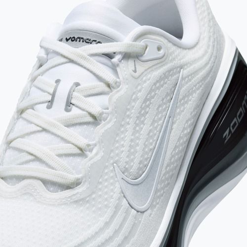 Кросівки для бігу чоловічі Nike Vomero Plus white/black/cool grey/metallic silver