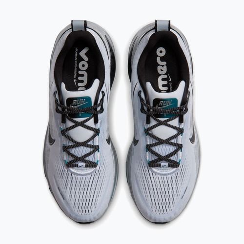 Кросівки для бігу чоловічі Nike Vomero 18 football grey/metallic cool grey/black