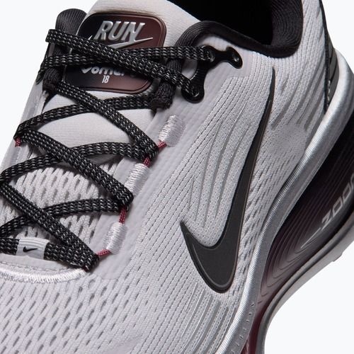 Кросівки для бігу жіночі Nike Vomero 18 vast grey/metallic silver/black