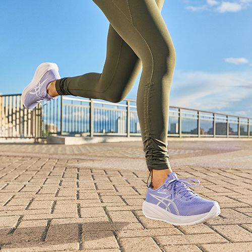 Кросівки для бігу жіночі Asics Gel-Cumulus 28 White/Orange Glow