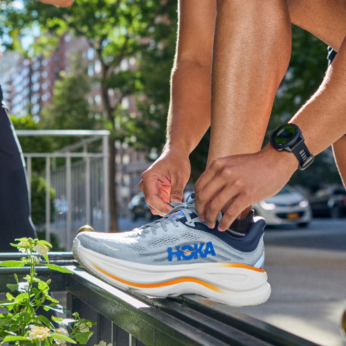 Кросівки для бігу жіночі HOKA Bondi 9 black/rose gold