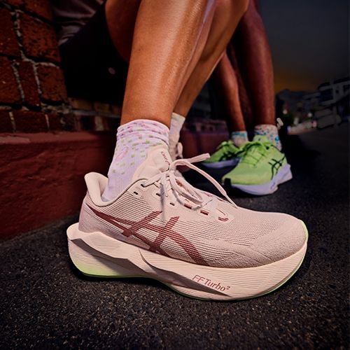 Кросівки для бігу жіночі ASICS Novablast 6 hazy lilac/rose dust