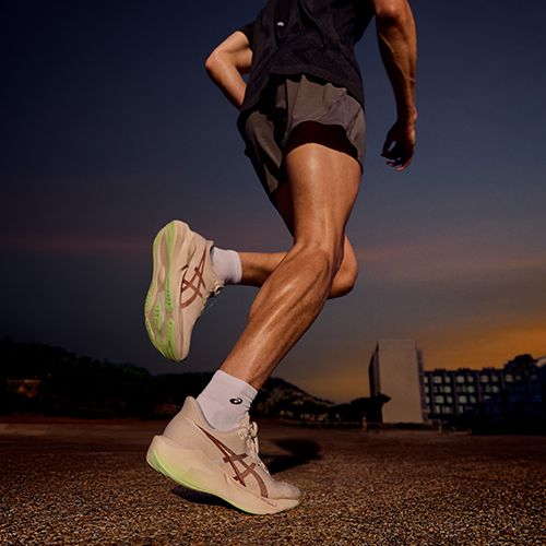 Кросівки для бігу чоловічі ASICS Novablast 6 white/orange glow
